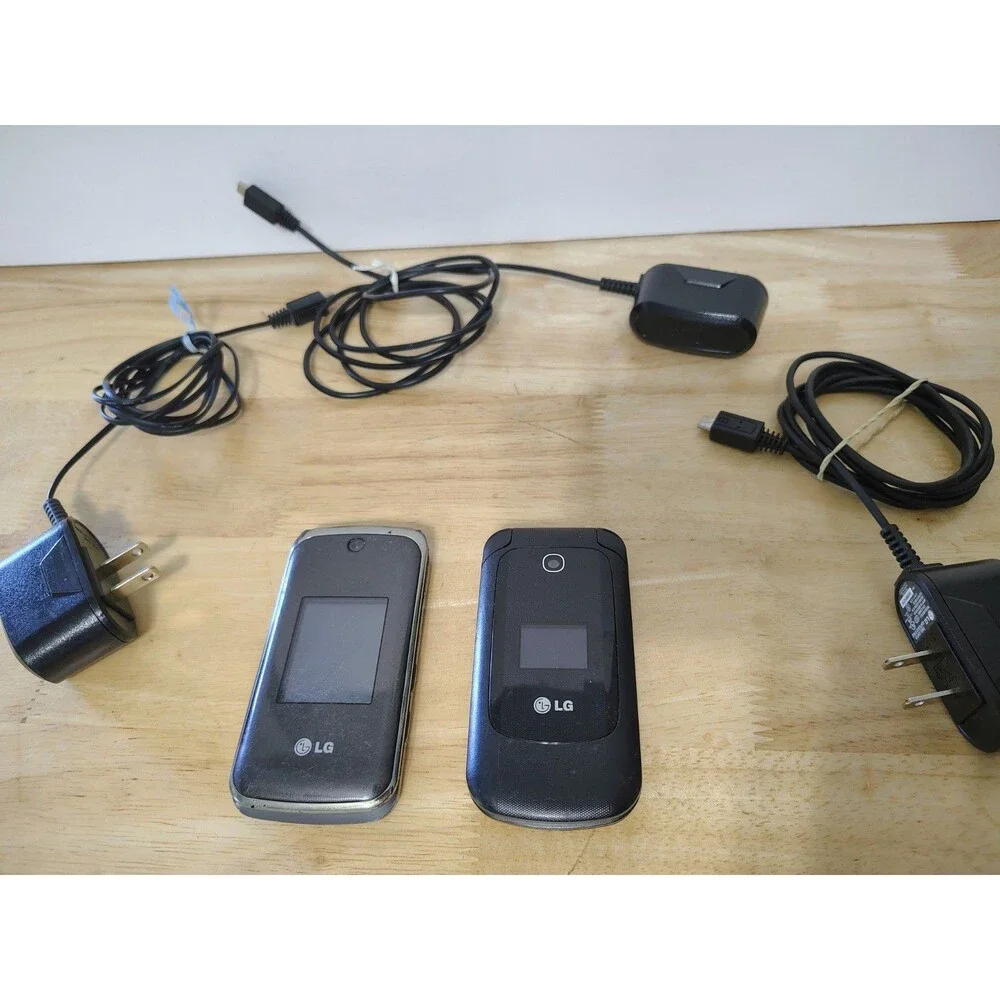 Vintage LG Filp Phones Lot Of Two Phones And 3 Chargers Preowned Both Work